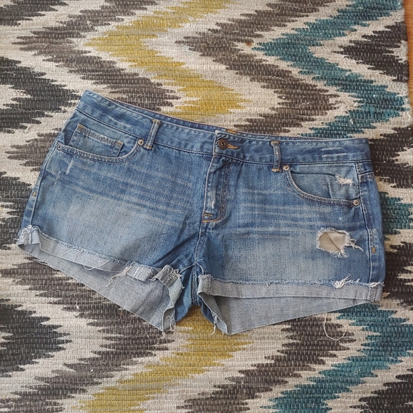 American Eagle Outfitters Pants - American Eagle Destroyed Denim Cut Offs Sz 14